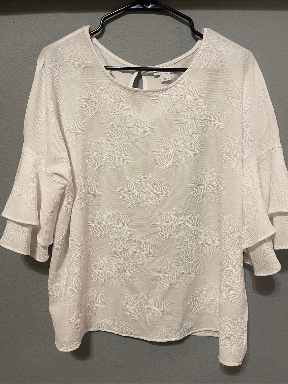 Liz Claiborne White Textured Ruffle Sleeve Blouse